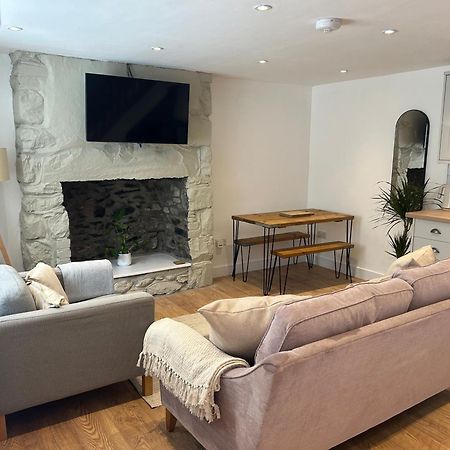 Cosy Modern Miners Cottage Llanllechid Eksteriør bilde