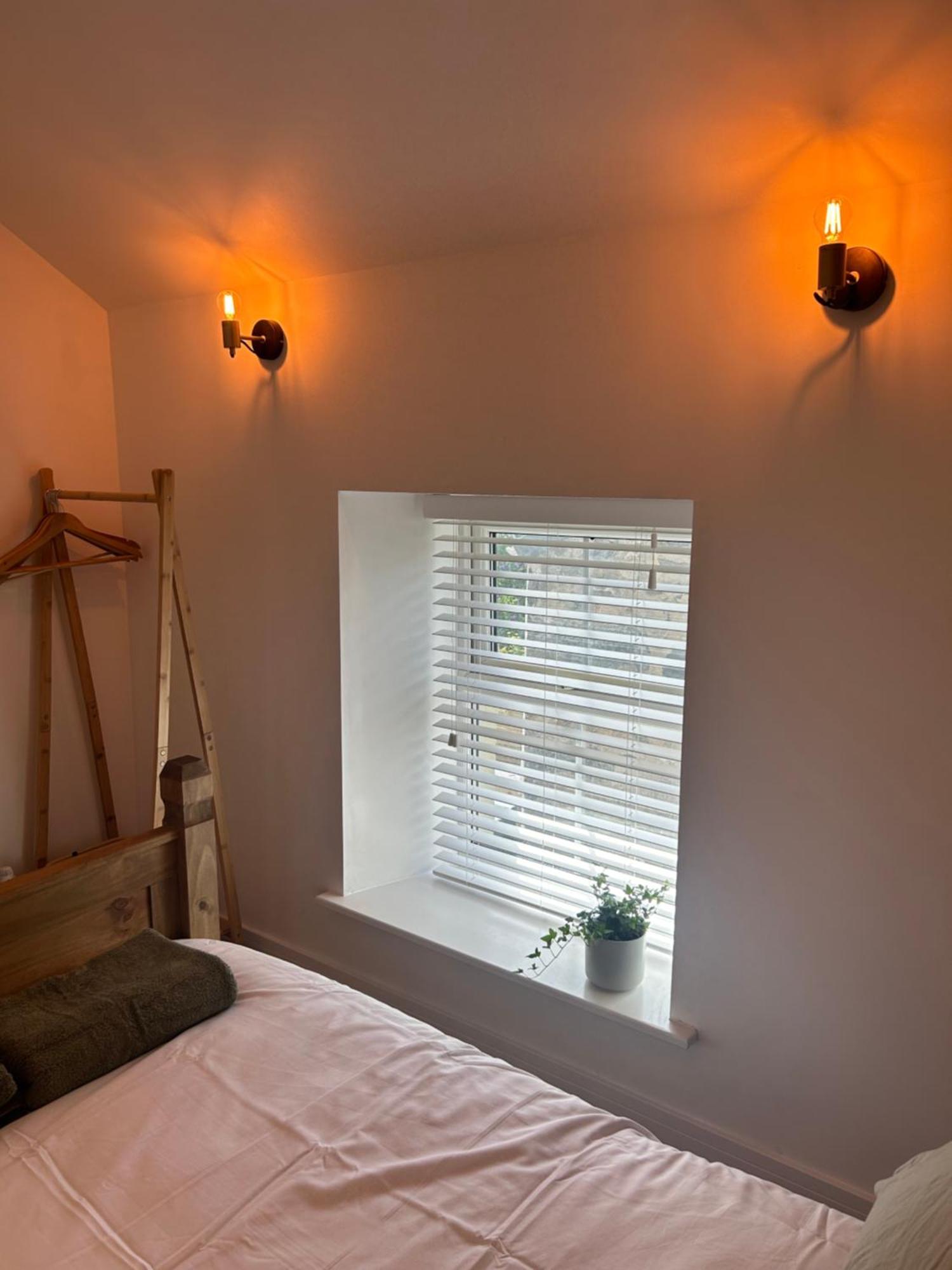 Cosy Modern Miners Cottage Llanllechid Eksteriør bilde