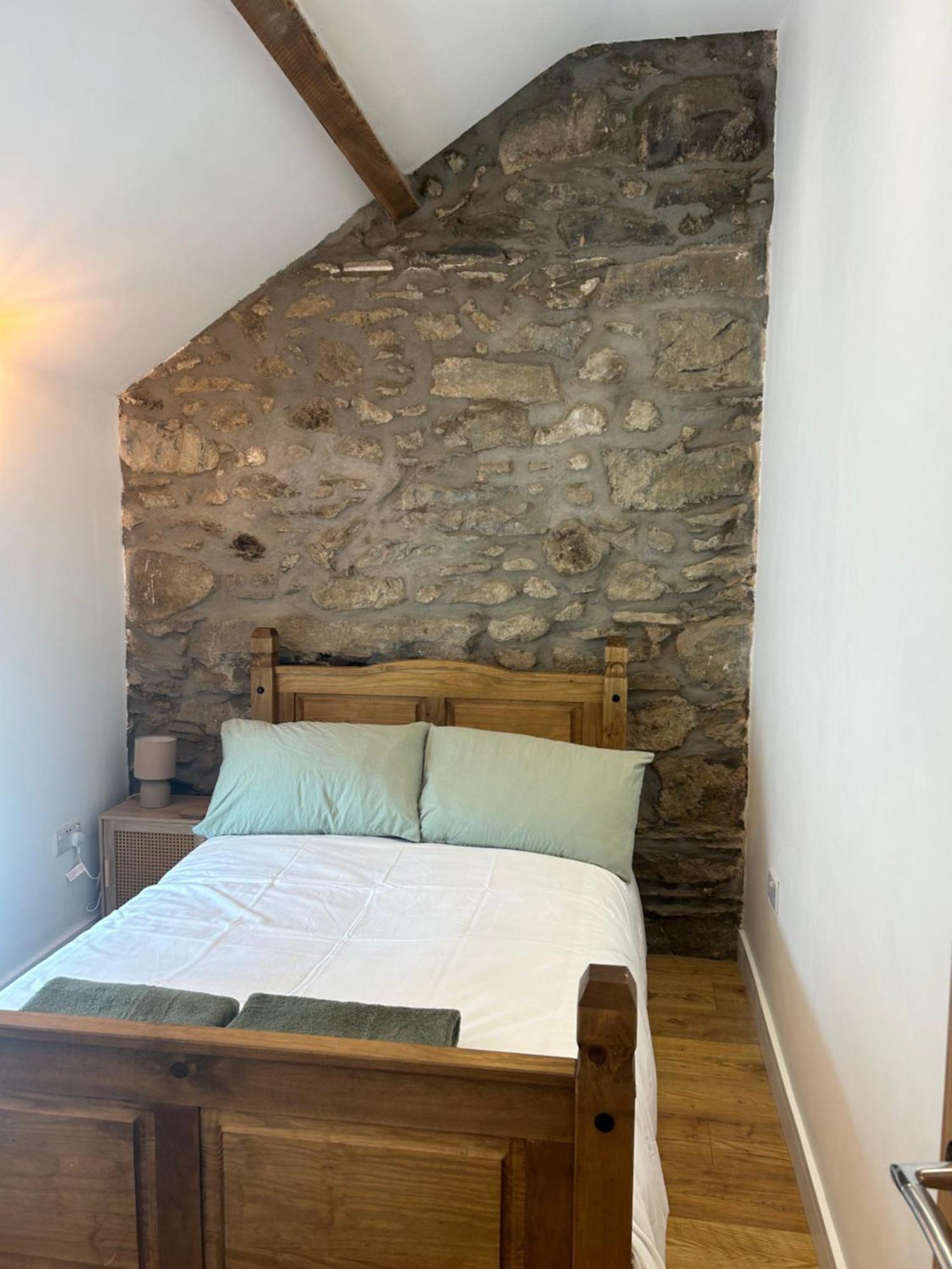 Cosy Modern Miners Cottage Llanllechid Eksteriør bilde