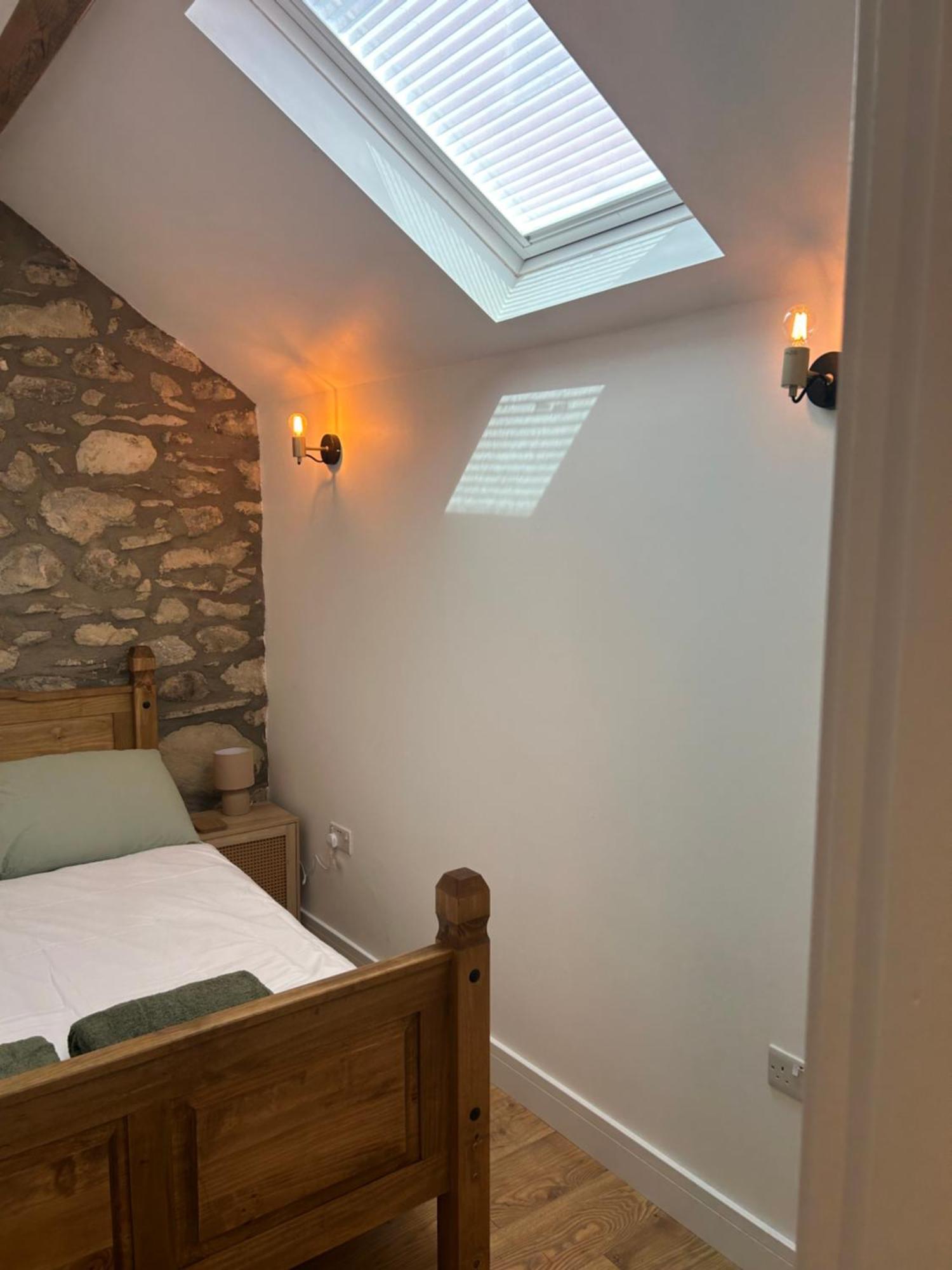 Cosy Modern Miners Cottage Llanllechid Eksteriør bilde