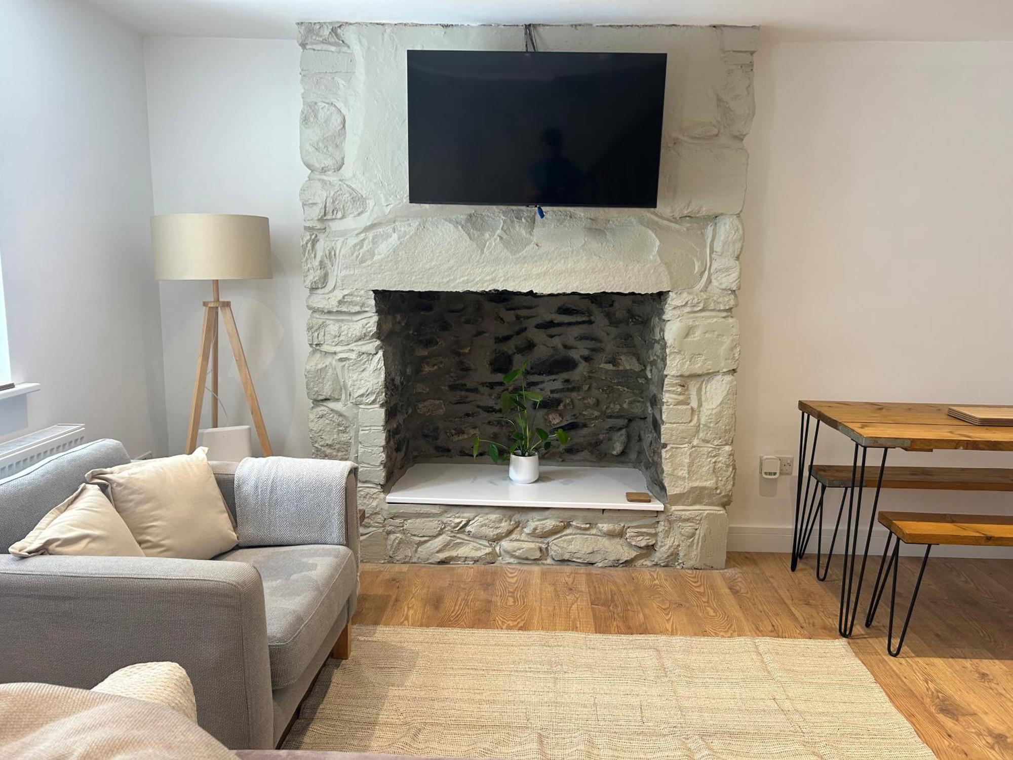 Cosy Modern Miners Cottage Llanllechid Eksteriør bilde