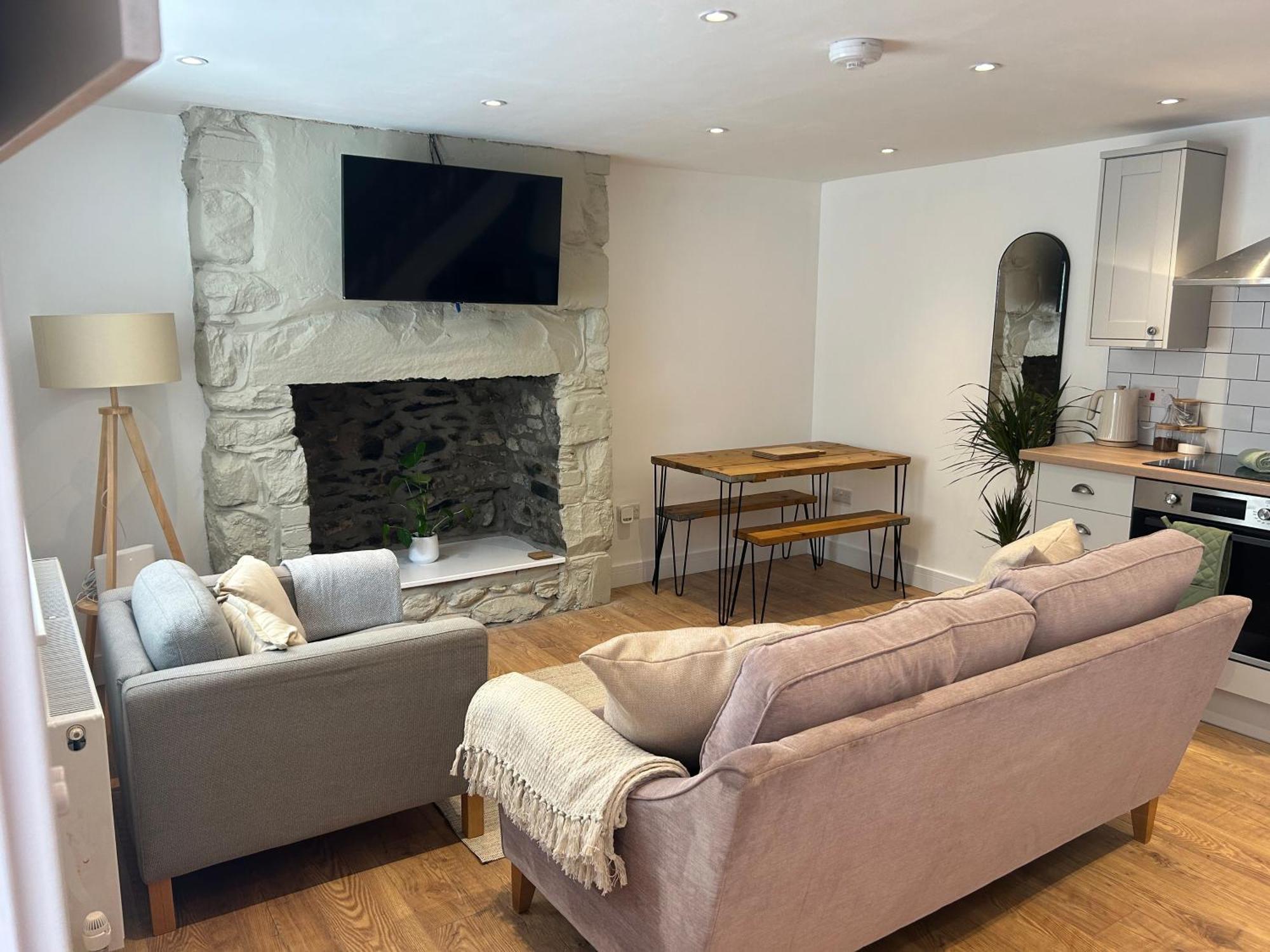 Cosy Modern Miners Cottage Llanllechid Eksteriør bilde