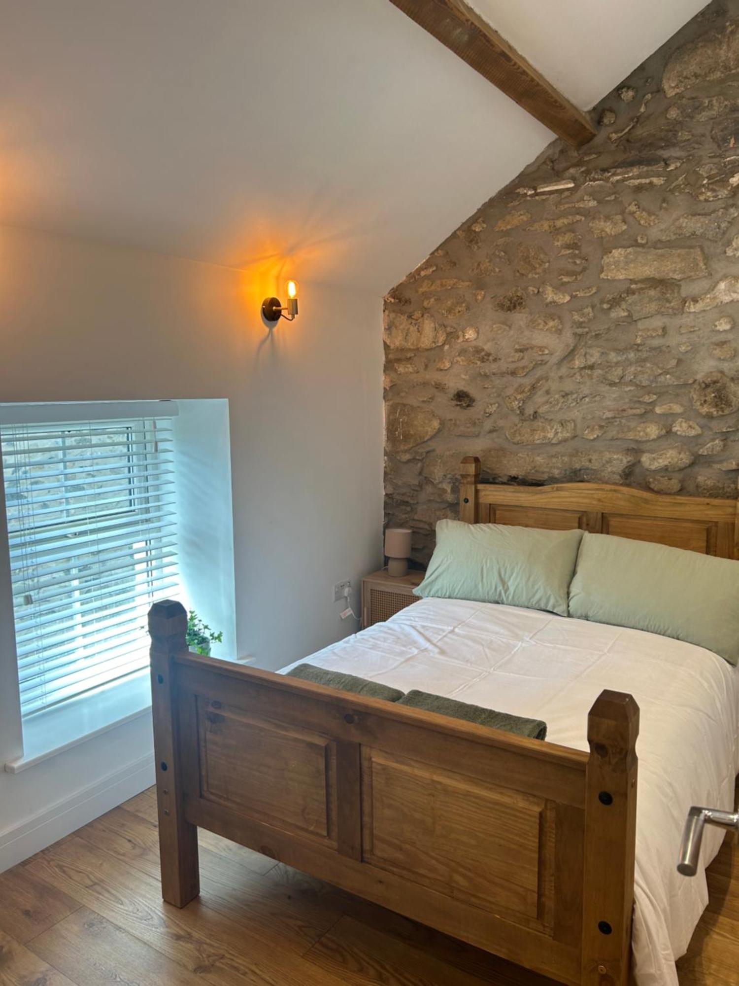 Cosy Modern Miners Cottage Llanllechid Eksteriør bilde